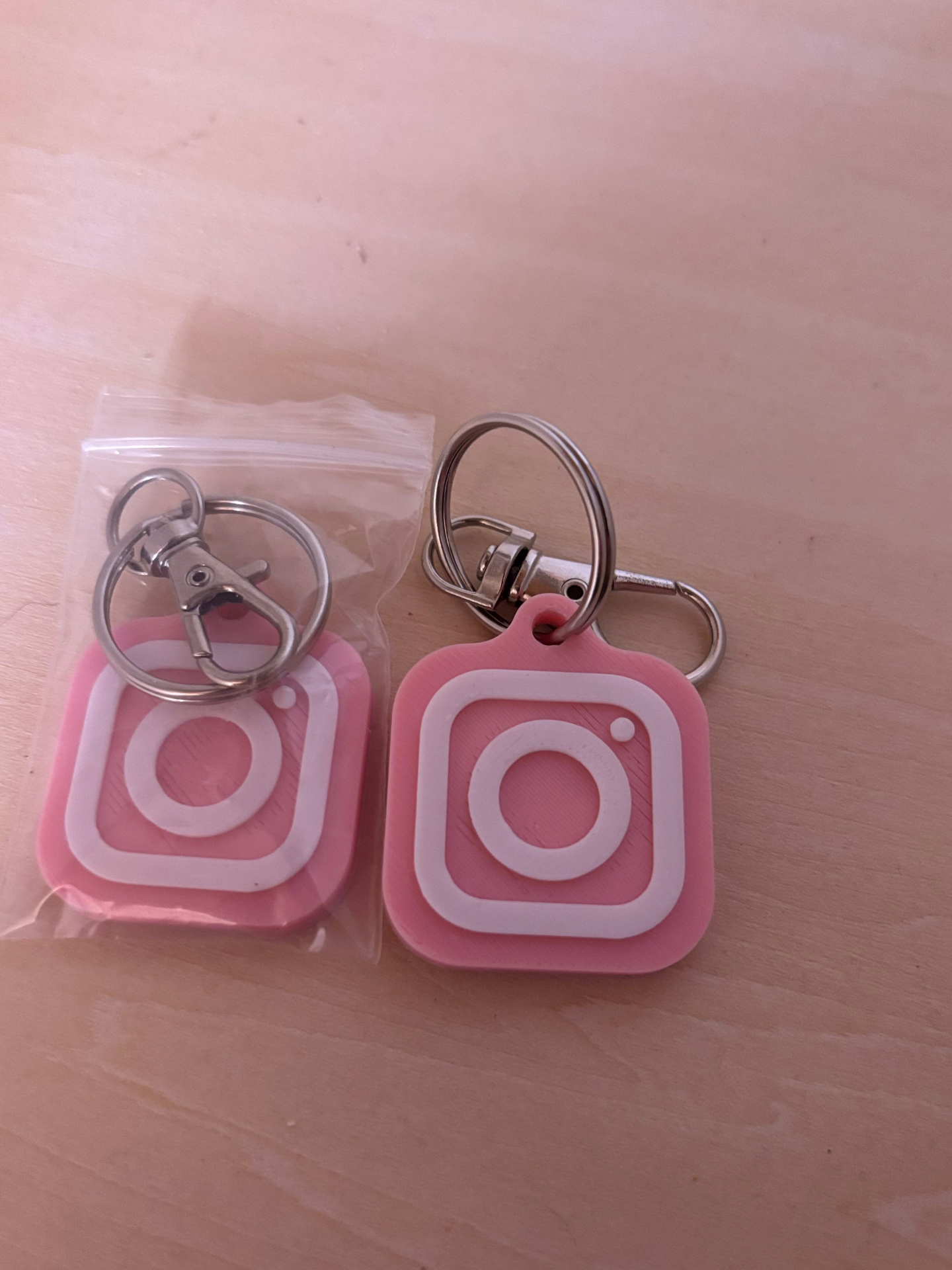 Pink ItsJustOneTap NFC keytag with camera icon and metal clasp